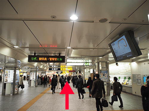 JR横浜駅東口へ向かいます。